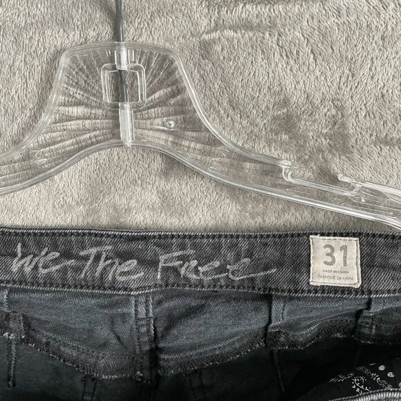 Free People We The Free Denim Bermuda Shorts Women’s 31 Black Button Fly Raw Hem - Picture 3 of 7